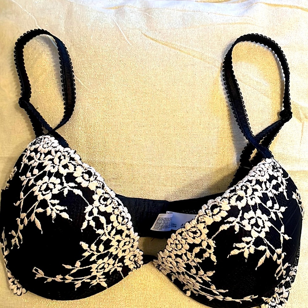 Wacoal Lace Plunge Lift Bra 34D